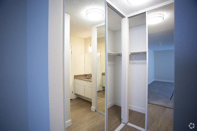 3BR, 2BA-1005 SF