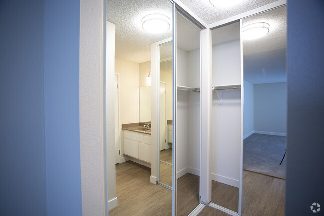 3BR, 2BA-1005 SF - Tarzana Terraces