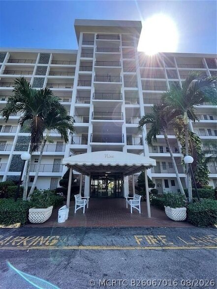 Building Photo - 3100 N Palm Aire Dr Unit 204