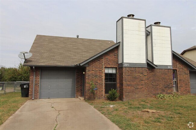 Building Photo - 225 Skylark Ct Rental