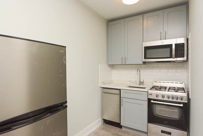 Photo - 533 W Belmont Ave Unit J04P