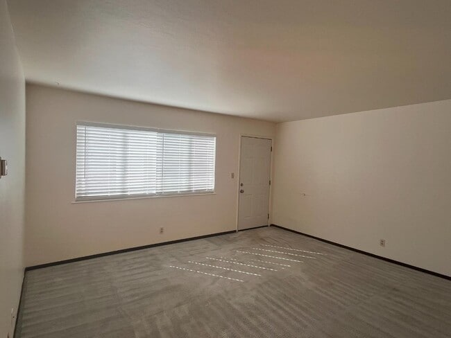 Photo - 1564 Quebec Ct