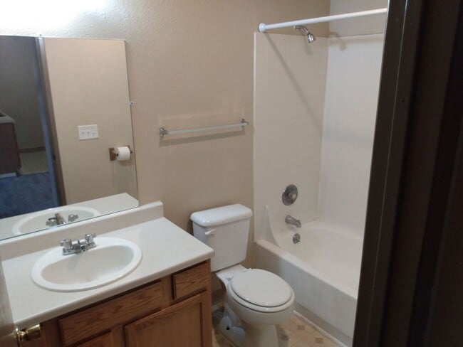 Photo - 1 bedroom 1 bathroom upstairs apartment - Granvue Apartments