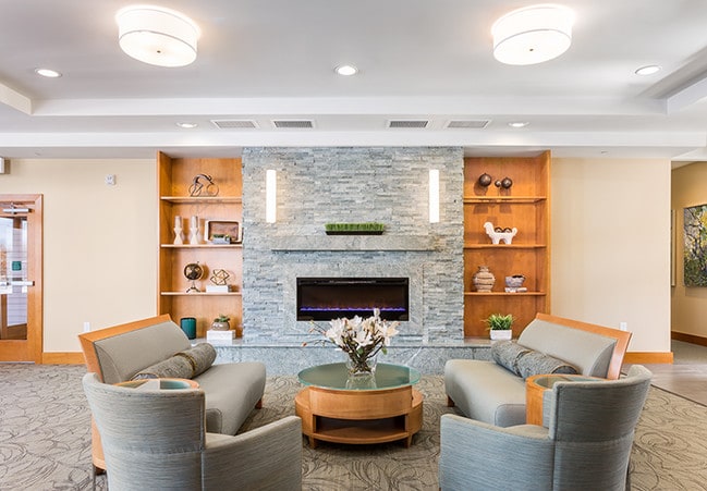 Community Lounge - Village Green Apartments