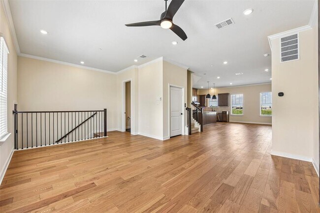 Photo - 245 John Webster St