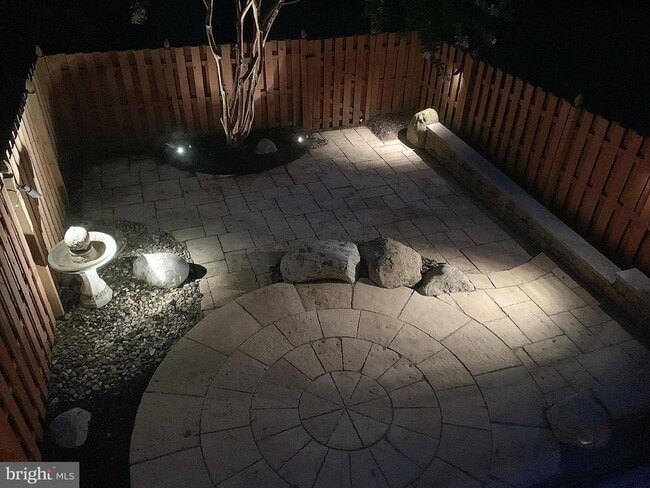 Photo - 72 5 Crown Royal Cir