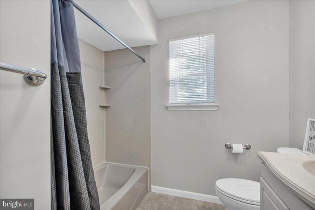 Photo - 915 Silver Ct