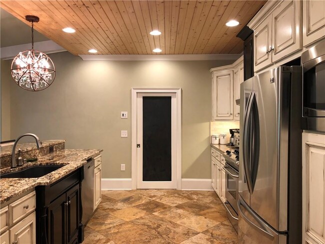 Photo - 740 Brookline Dr SE