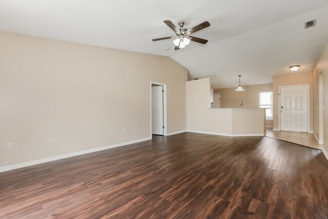 Photo - 703 Mountain Top Dr