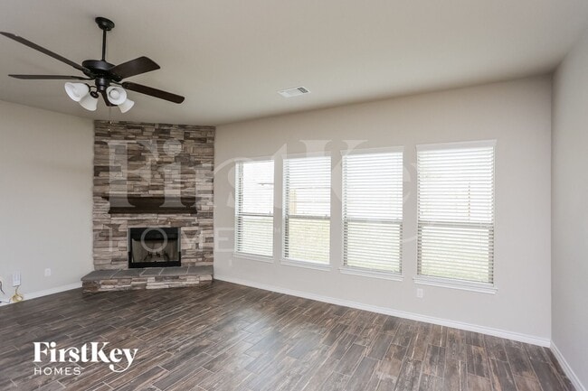 Photo - 1572 Country Crest Dr