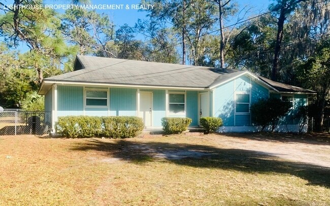 Photo - Spacious 2-Bedroom Duplex with Stainless Steel Appliances