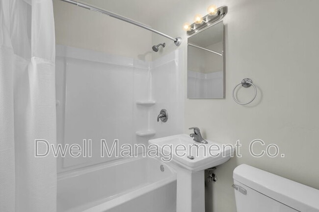 Photo - 2174 Bacon St