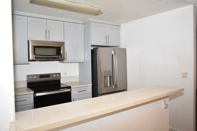 Photo - Modern 2 bed 1 Ba Unit, Private Patio and Community Pool (San Diego, 92105) Unit 1
