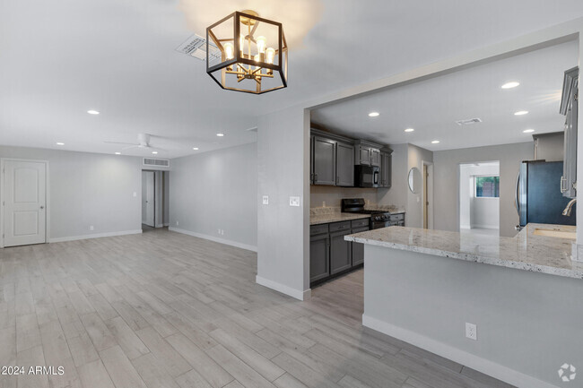 Building Photo - 607 E Encanto Dr Rental