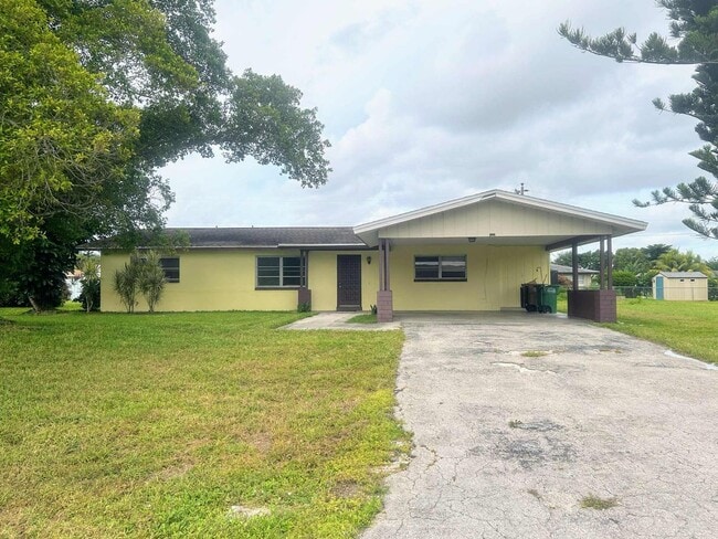 Building Photo - 4 Bedroom Cape Coral