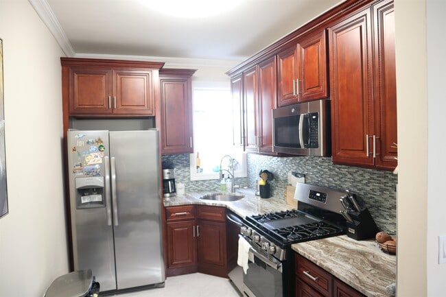 Photo - 408 Woodlawn Ave