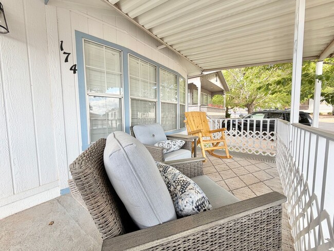 1150 W Red Hills Pkwy