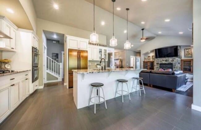 Photo - Luxury home on generous lot in the prestigious hills of East Medford!
