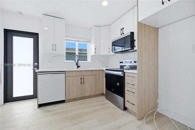 Building Photo - 2209 SW 61st Ave Unit 1-2