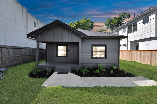 Photo - 1507 Laird St