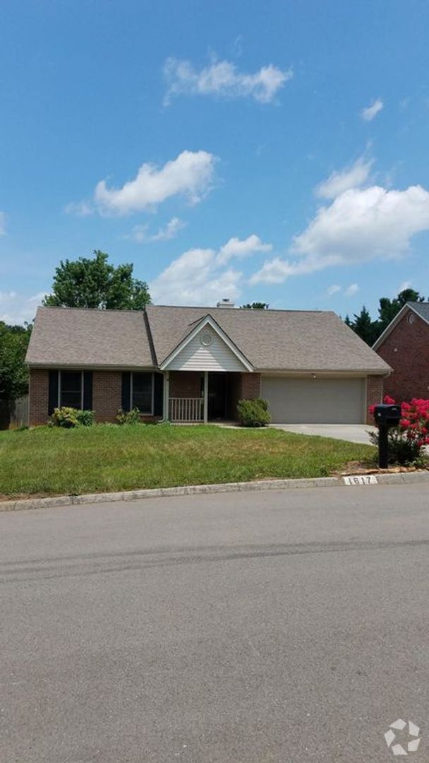 Building Photo - Knoxville 37922 - 3 bedroom, 2 bath home -...