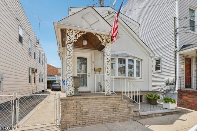 Photo - 18 Patterson St
