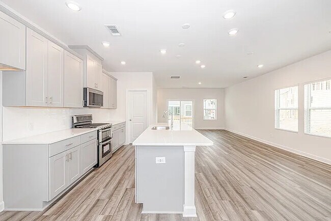 Room in Townhome on Bryce Ave