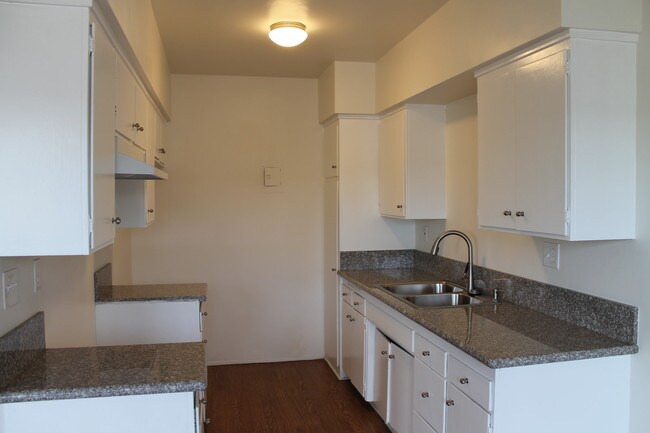 Apartments For Rent With Patio Or Balcony Near East Los Angeles Photo 1400 College View Dr Unit L