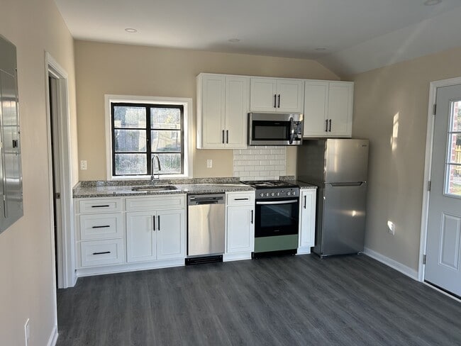 Building Photo - 3401 Monument Ave Unit C
