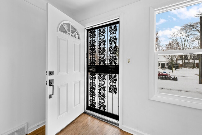 Photo - 18525 Westmoreland Rd