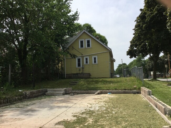 Photo - Roomy 3 Bedroom Single Family Home ( Franklin Heights )