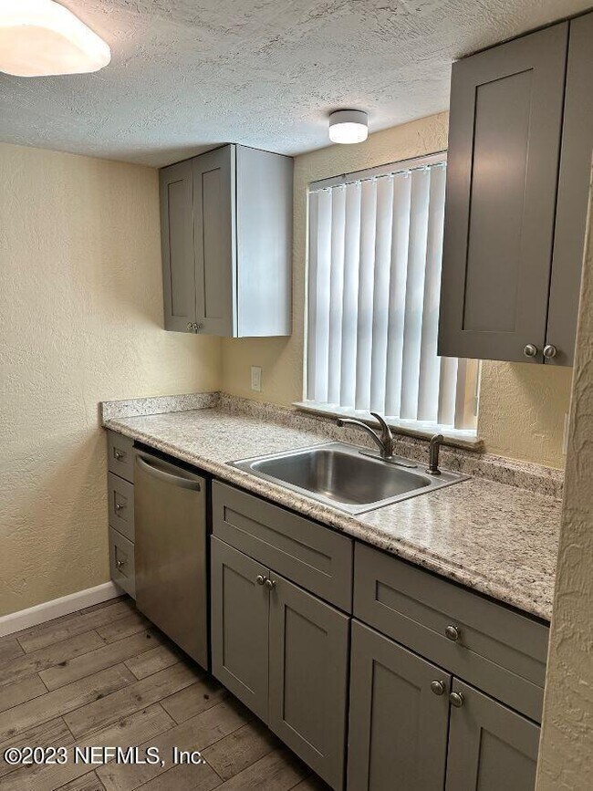 Photo - 58 Masters Dr Unit B