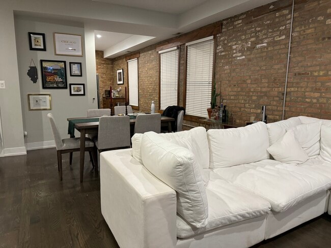 Photo - 2475 N Lincoln Ave Unit 2475