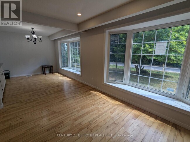 Photo - 756 Hastings Ave