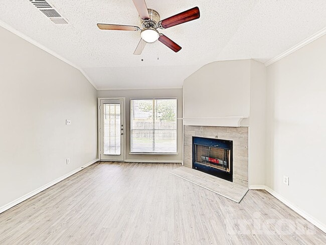 Photo - 2308 Stagecoach St