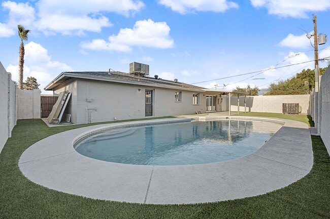 Photo - 6 Bed/ 3 Bath with Pool