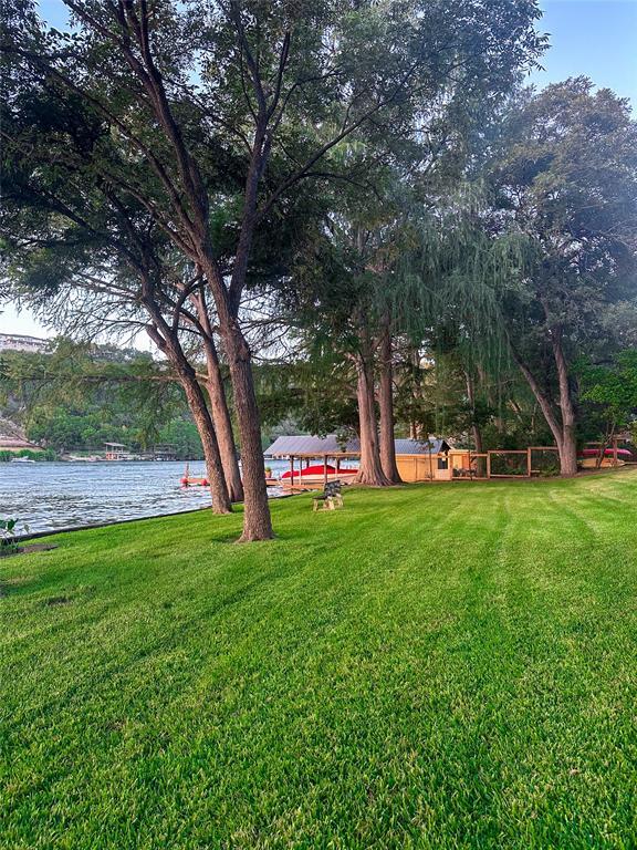 2910 Edgewater Dr
