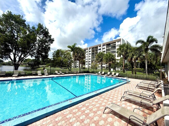 Photo - 1266 S Military Trail Unit 586
