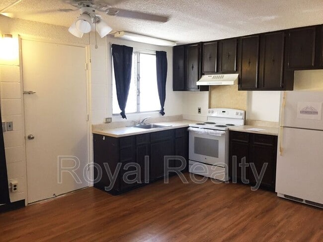Photo - 1325 N School St
