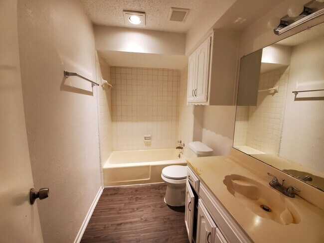 106 N W Pk Dr Unit 106
