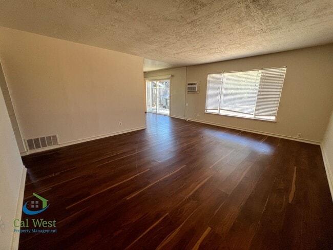 Photo - 5510 Yale Dr