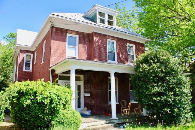 Building Photo - 316 N High St Rental