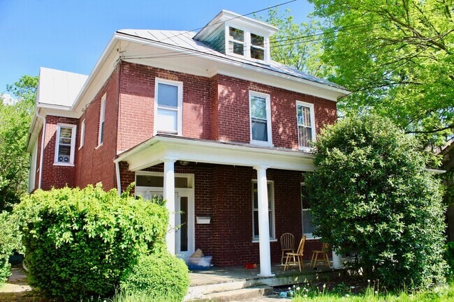 Building Photo - 316 N High St Rental
