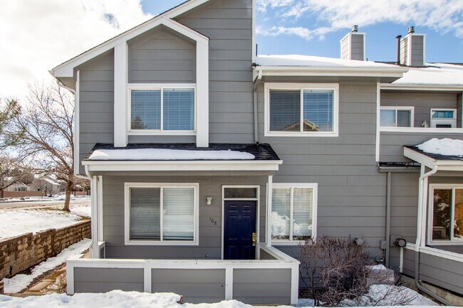 Spacious open plan three bed two bath townhome for rent