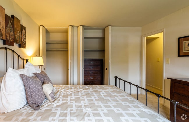 2BR, 1BA - 808-863 SF
