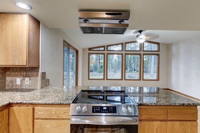 Photo - 3 Bedroom 2.5 bathroom nestled in woods with water view