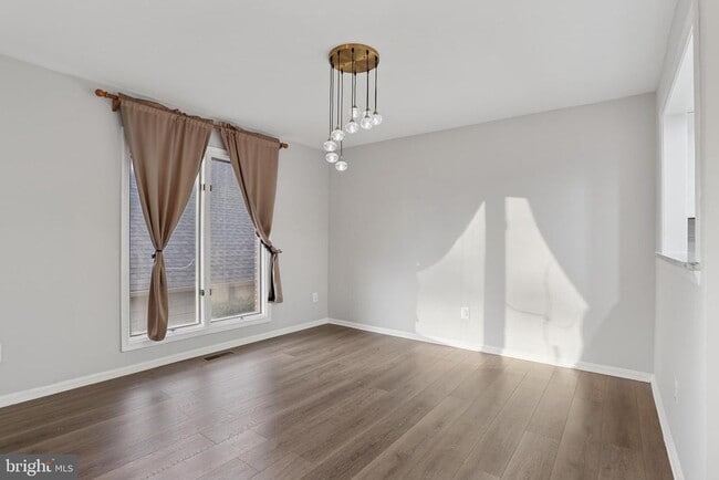 Photo - 4043 Lake Glen Rd