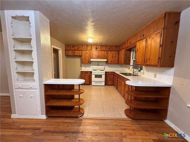 Photo - 555 N Union Ave