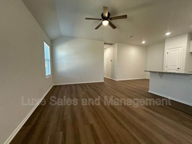 Photo - 11502 Mackenzie Wy