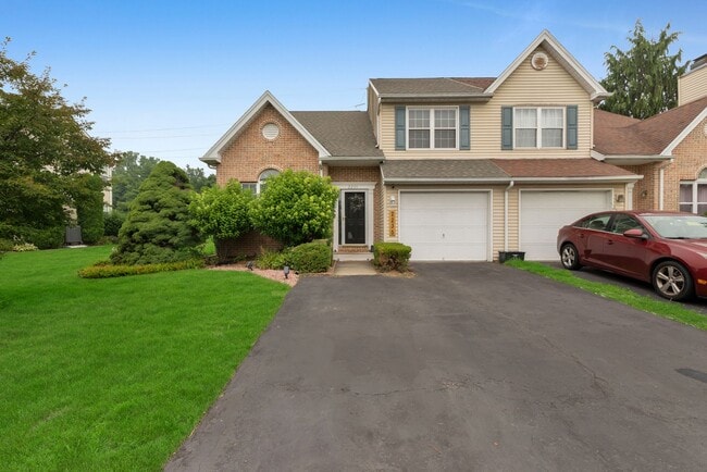 Building Photo - 2235 Briarwood Dr